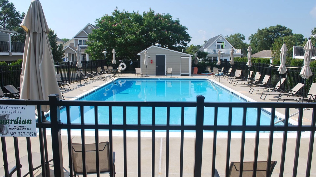 Country Club Estates House | Rehoboth Townhouse with Pool! 3 Blocks to Beach!