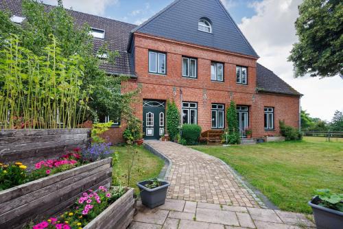 Holstenniendorf Apartment | Reit- und Ferienhof Alte Dorfschule