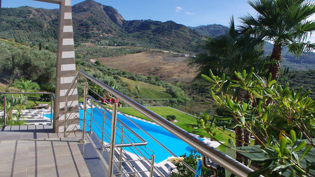 Barcellona Pozzo di Gotto Villa | Relaxation and peace of mind