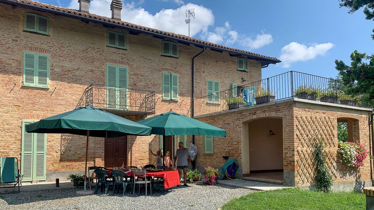 Montegrosso dʼAsti House | Relais" Podere Le Gaggie "ape "La TerrazzaCin it005076C2IOLXDSG7 Asti Alba Nizza