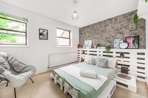 Whitechapel House | Relax 2BDR with Sauna, Hot Tub and Cinema