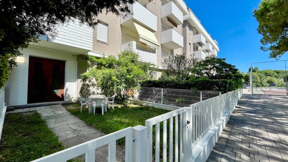 Porto Santa Margherita Apartment | Relax and enjoy a garden and pool