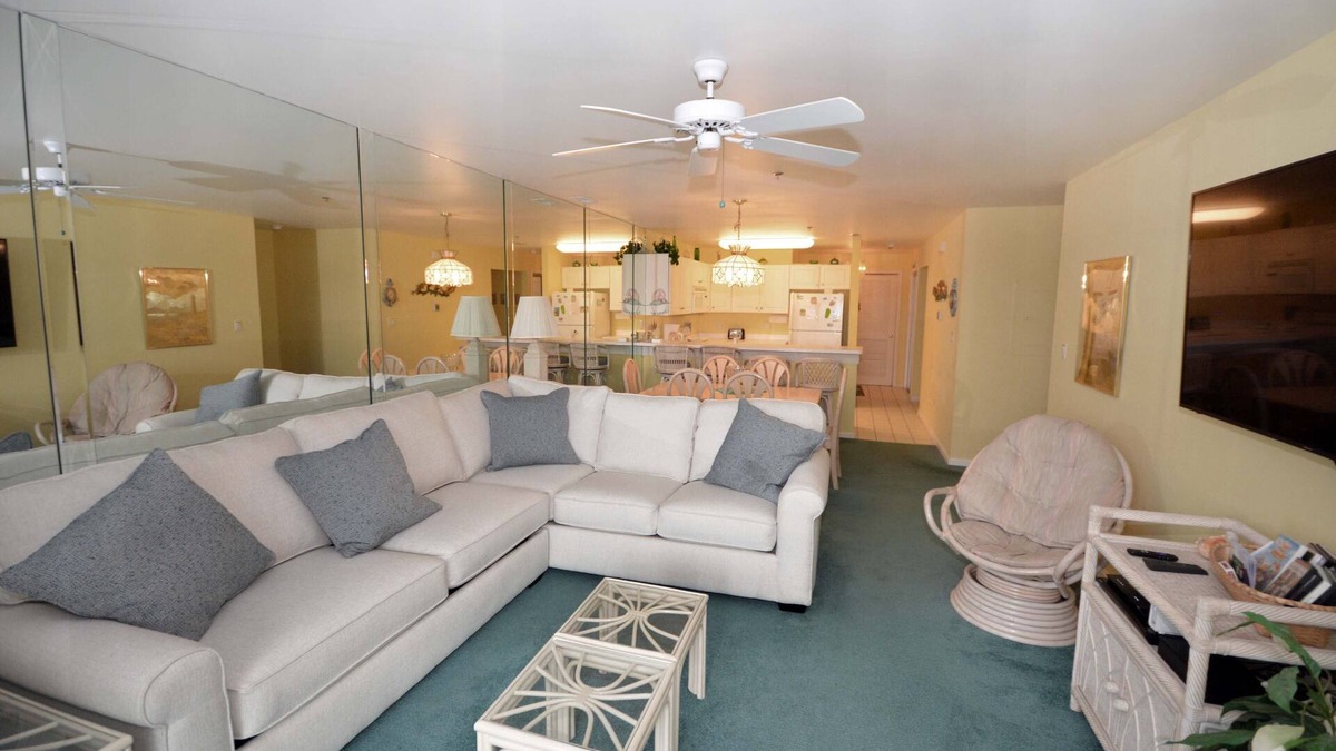 Heron Harbour Isle Condo | Relax and enjoy this two BD condo on the bay side with an outdoor pool and free WiFi, close to a lot of activities