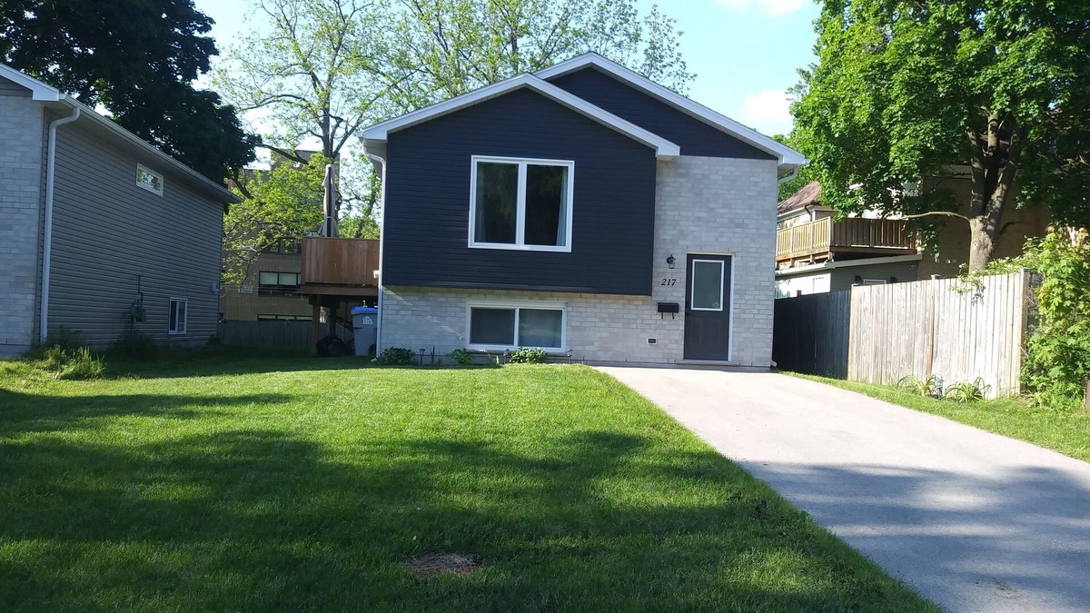 Strathroy House | Relax and enjoy your home away from home.