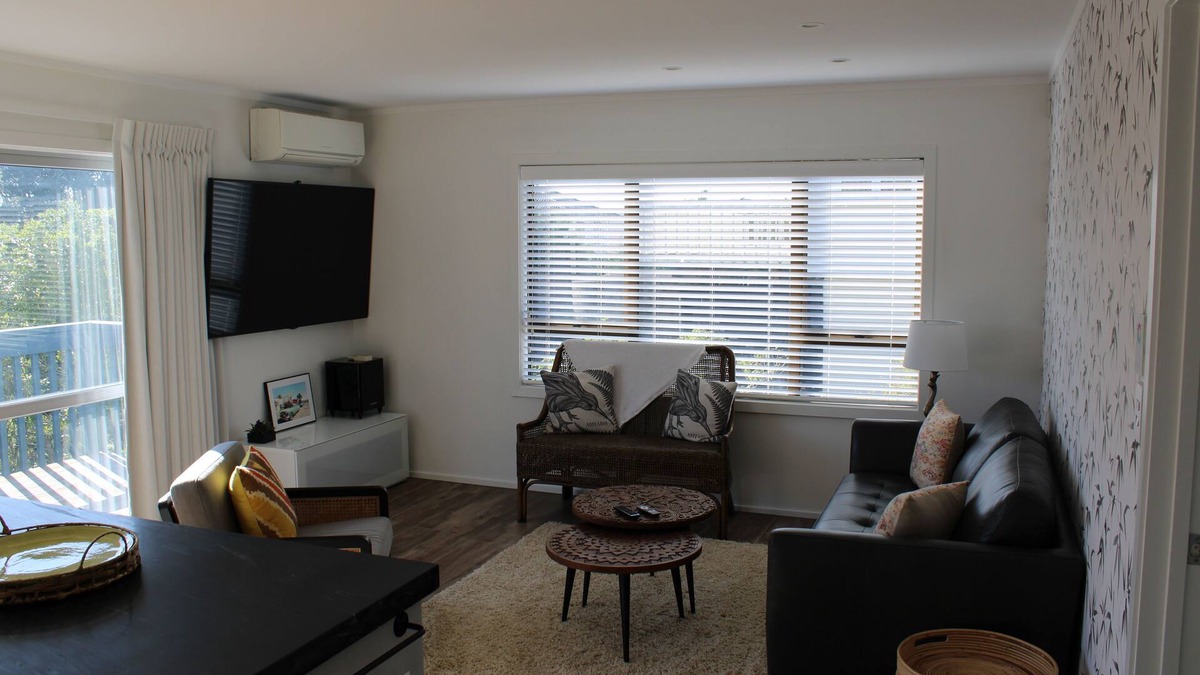 Maraetai House | Relax and enjoy your time with us at our modern Maraetai Beach house