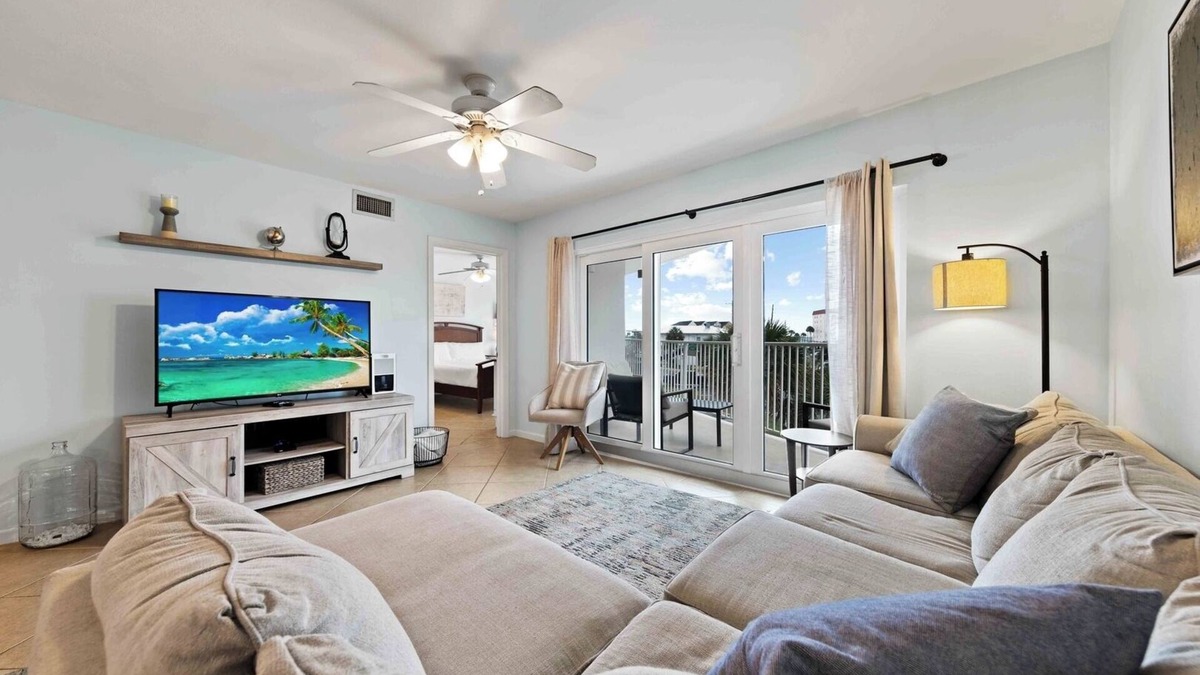 Fort Walton Beach Apartment | Relax and Recharge SeaCrest Pool, Gym, Steps 2 Beach