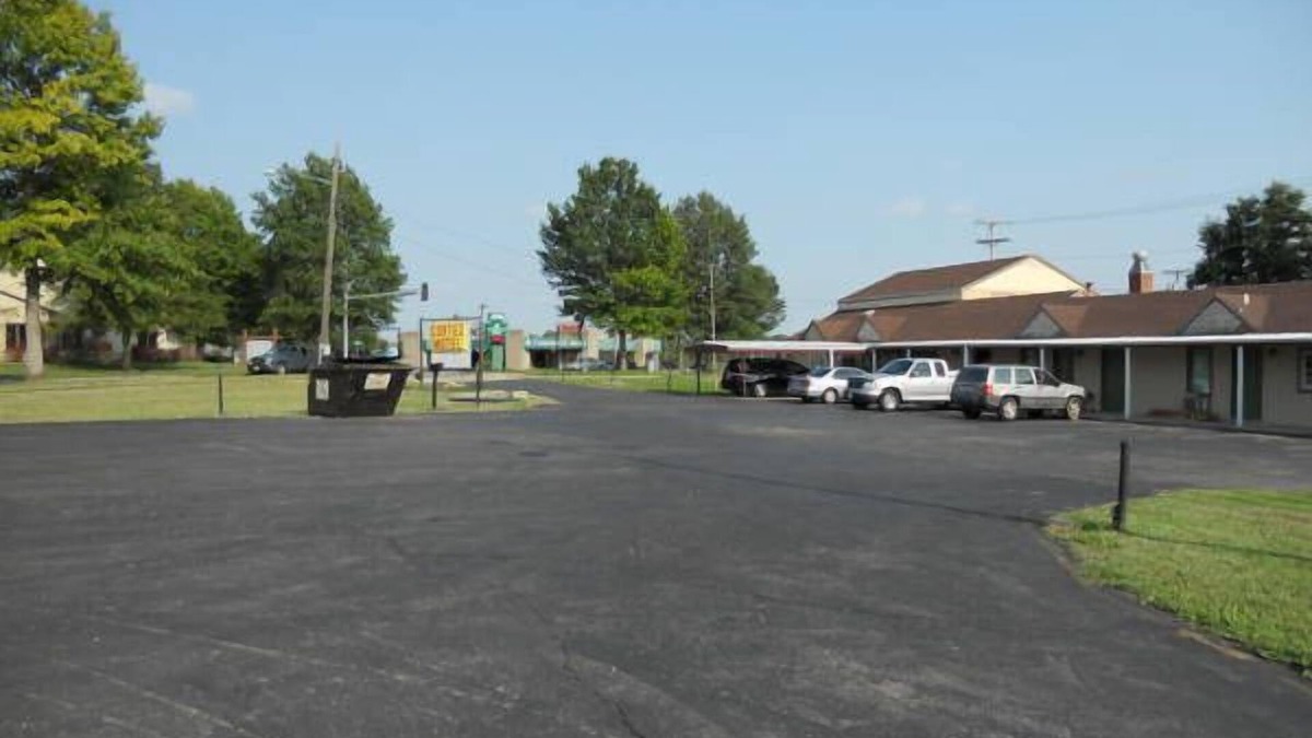 Harrisonville Hotel | Relax and Recharge in Knights Inn Harrisonville! Free Parking, Pets Allowed