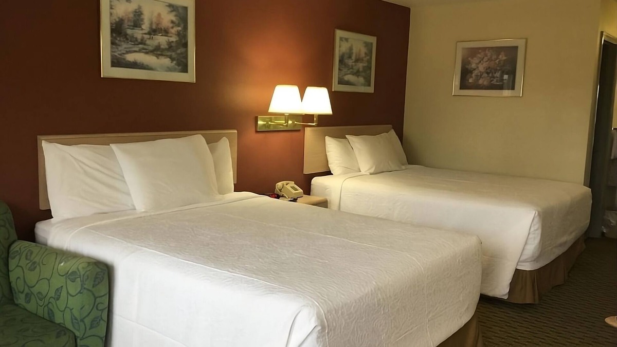 Cabot House | Relax and Recharge! 3 Relaxing Units, Free Breakfast & Parking, Pets Allowed