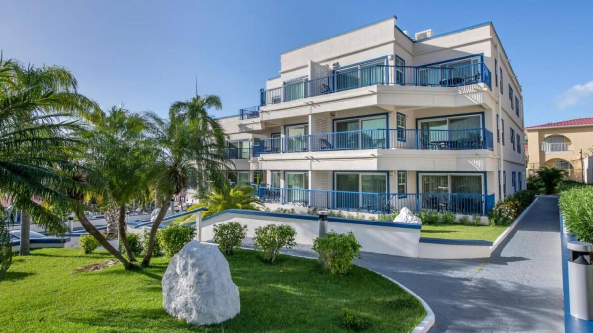 Simpson Bay Hotel | Relax and Recharge in St. Maarten! Swimming Pool, Full Kitchen, Free Parking!