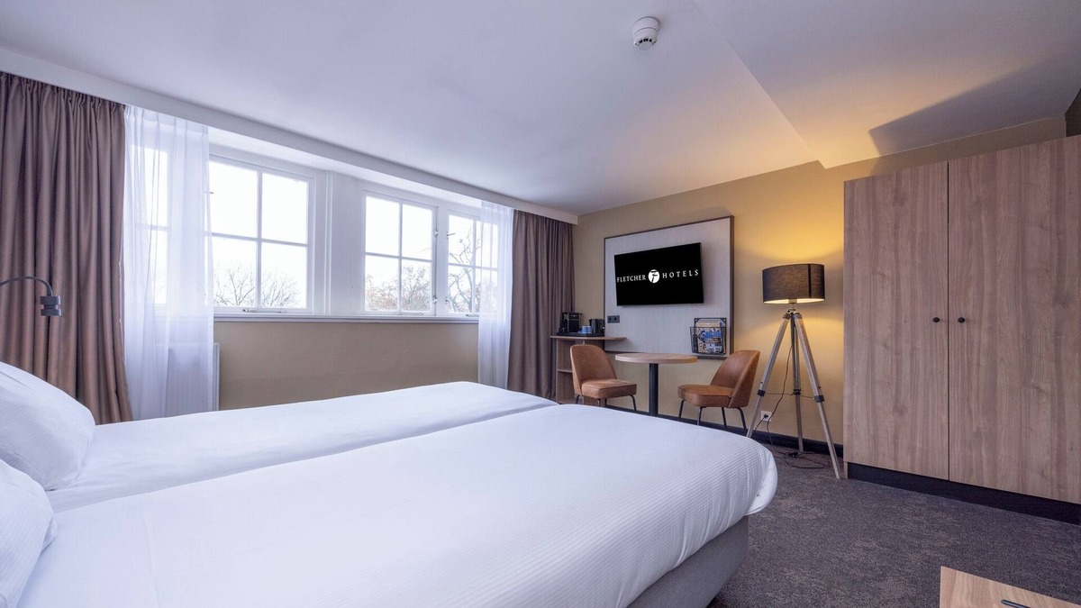 Heelsum Hotel | Relax and Recharge with Indoor Pool, Family Games, and Nearby Cycling