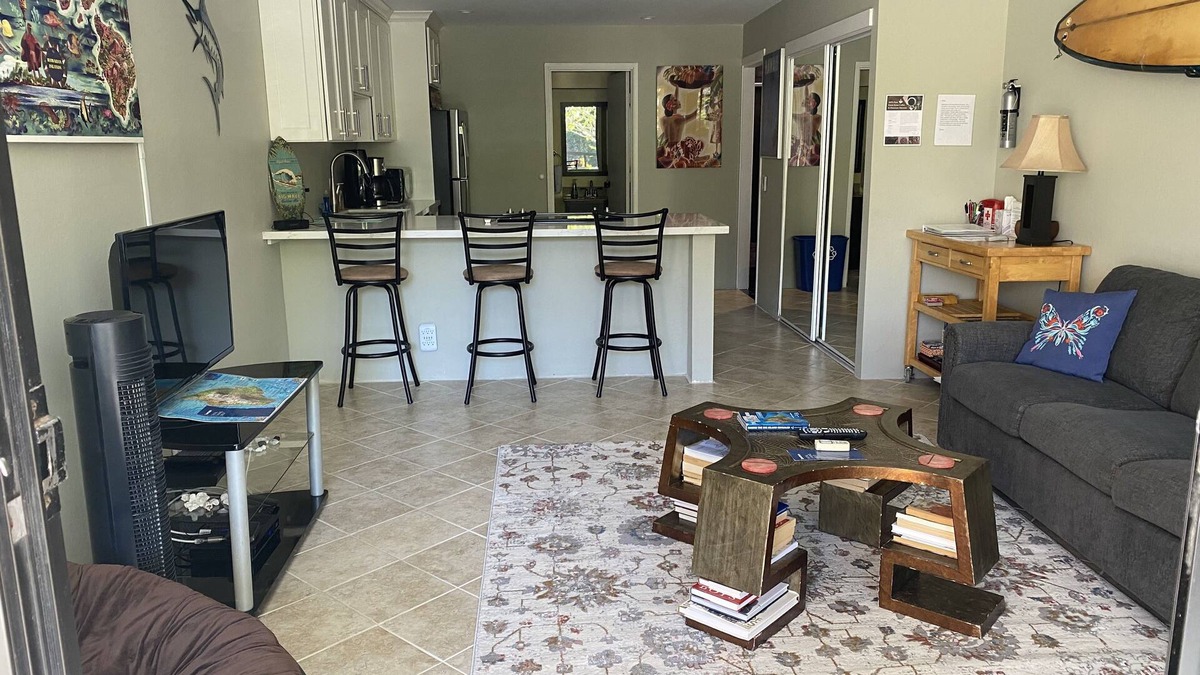Historic Kailua Village Condo | Relax and Rejuvenate in the Heart of Kona. Minutes walk to town!