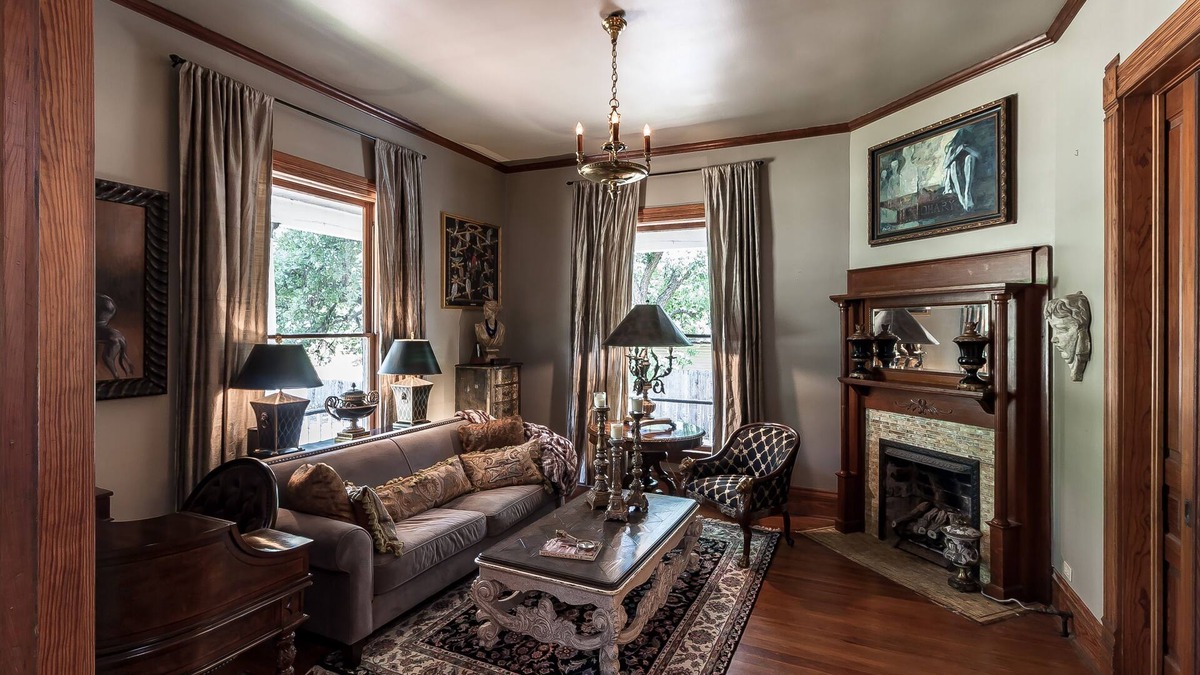Pilot Point House | Relax and rewind and the Victorian retreat