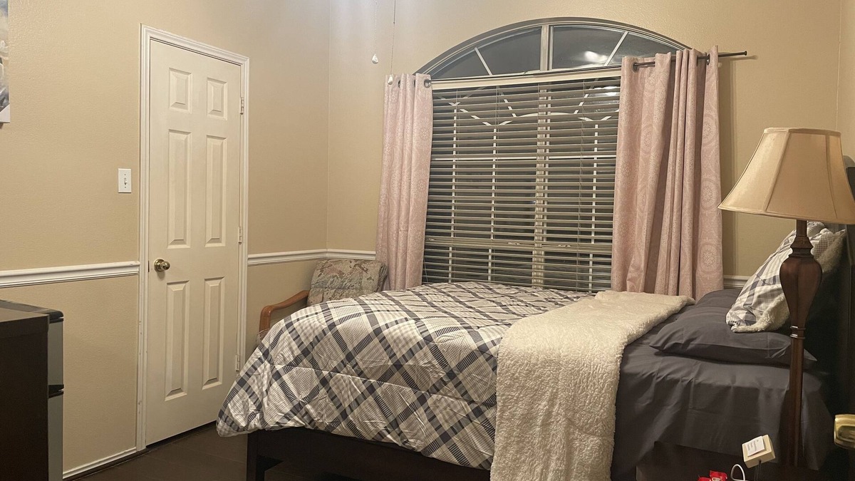 McKinney House | Relax and stay with this peaceful place to stay. No pet allow