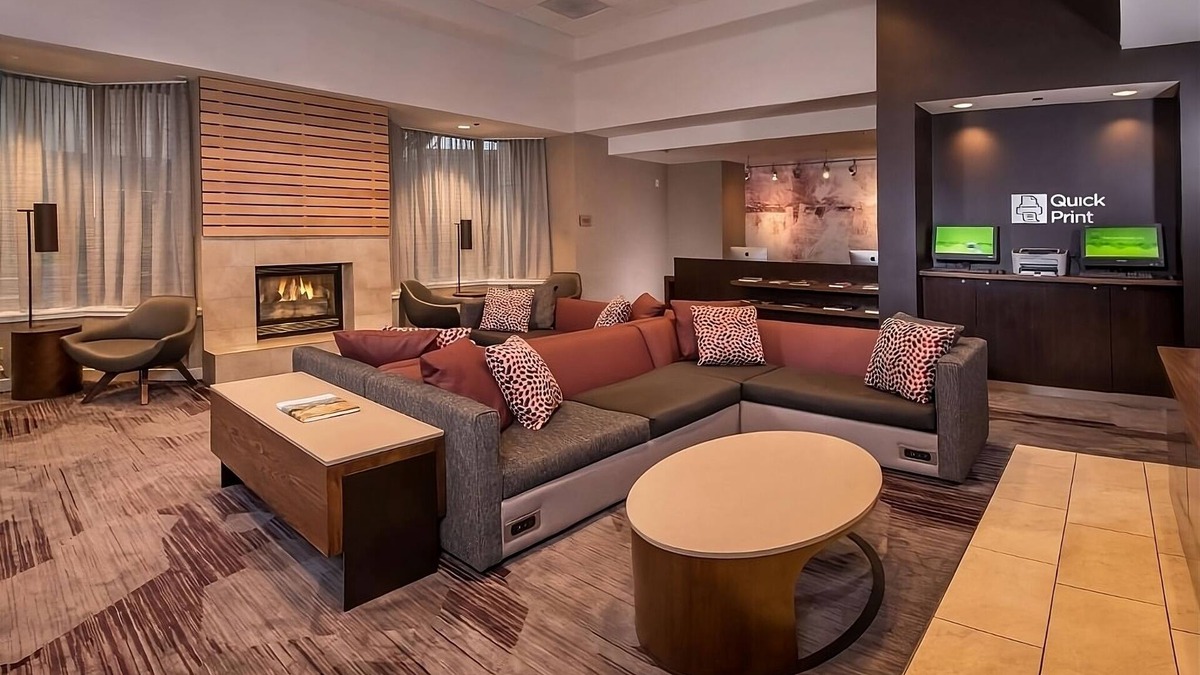 Rosslyn Apartment | Relax and Unwind! 2 Comfortable Units Close to Lincoln Memorial! Pets Allowed