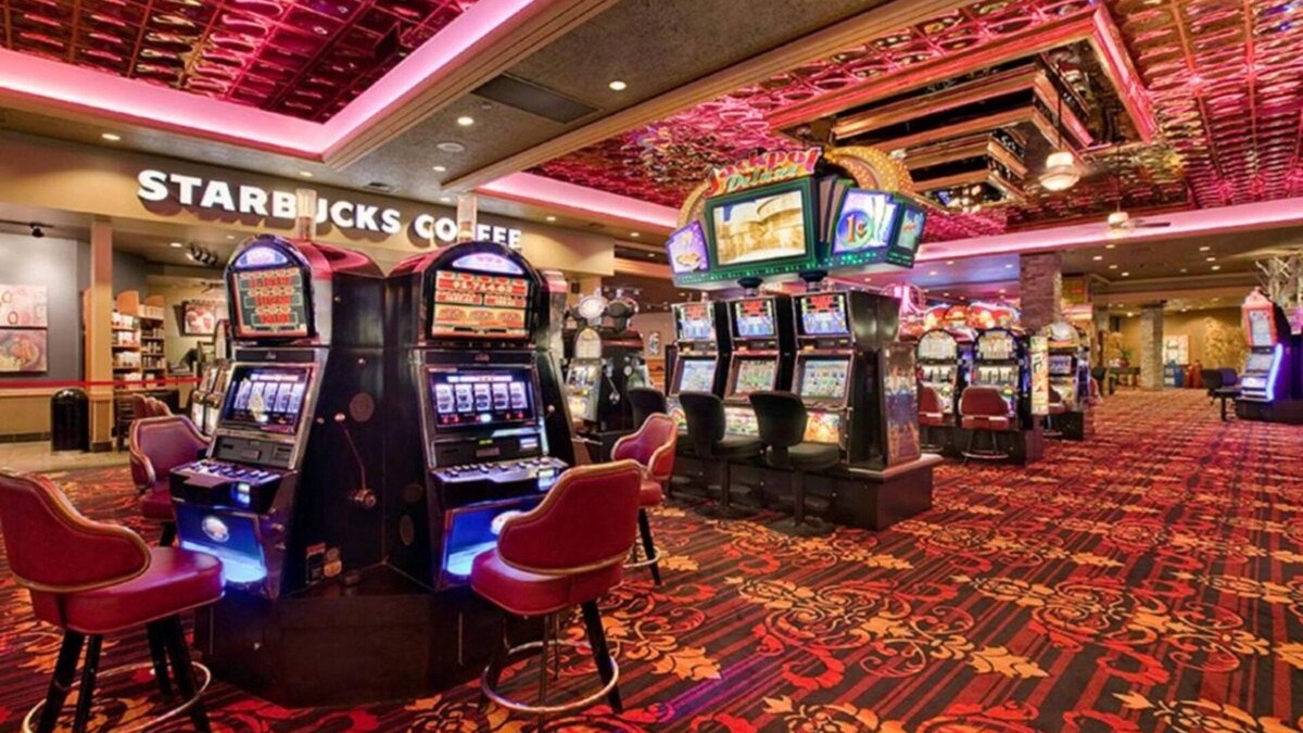 Elko Hotel | Relax and Unwind! 2 Convenient Units, Outdoor Pool, FREE Parking, Pets Allowed!