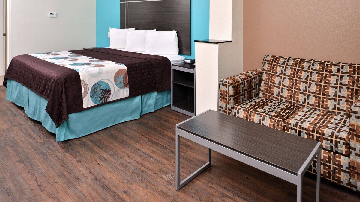 Spring Hotel | Relax and Unwind! Comfortable Unit! Near Six Flags Hurricane Harbor Splashtown