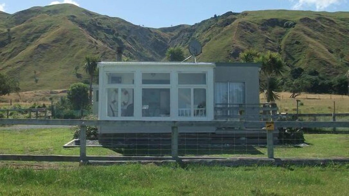 Glenburn House | Relax and unwind in this little cute bach.