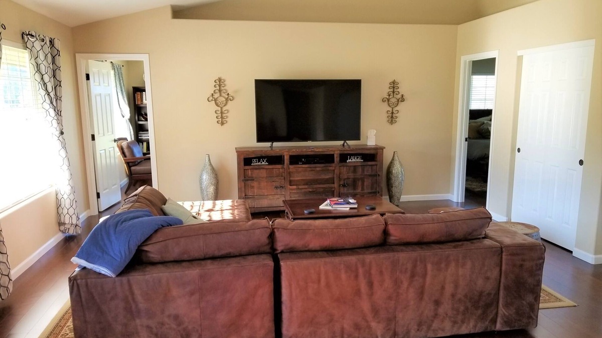 Murphy House | Relax and unwind in our 3br-2ba house on Historic Troon Estate Vineyard!