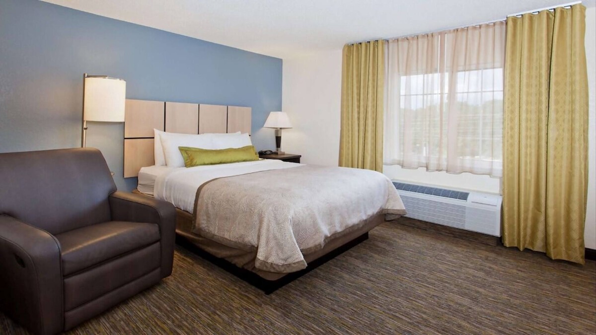 Horsham House | Relax and Unwind! Kitchen, Pet-friendly Property, Near Fair Oaks Park