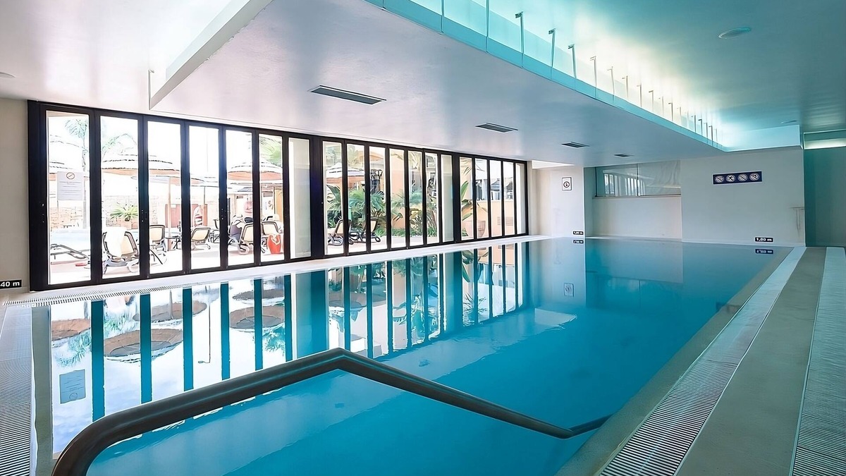 Praia da Luz Hotel | Relax and Unwind! Modern 1BR Unit with Kitchen, Free Parking, 3 Onsite Pool!