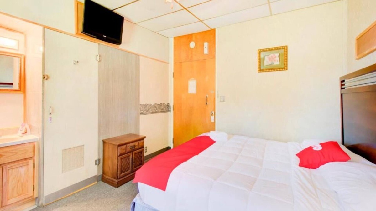 Drumright House | Relax and Unwind! Pets Allowed, Free Parking, Near Western Heritage Museum