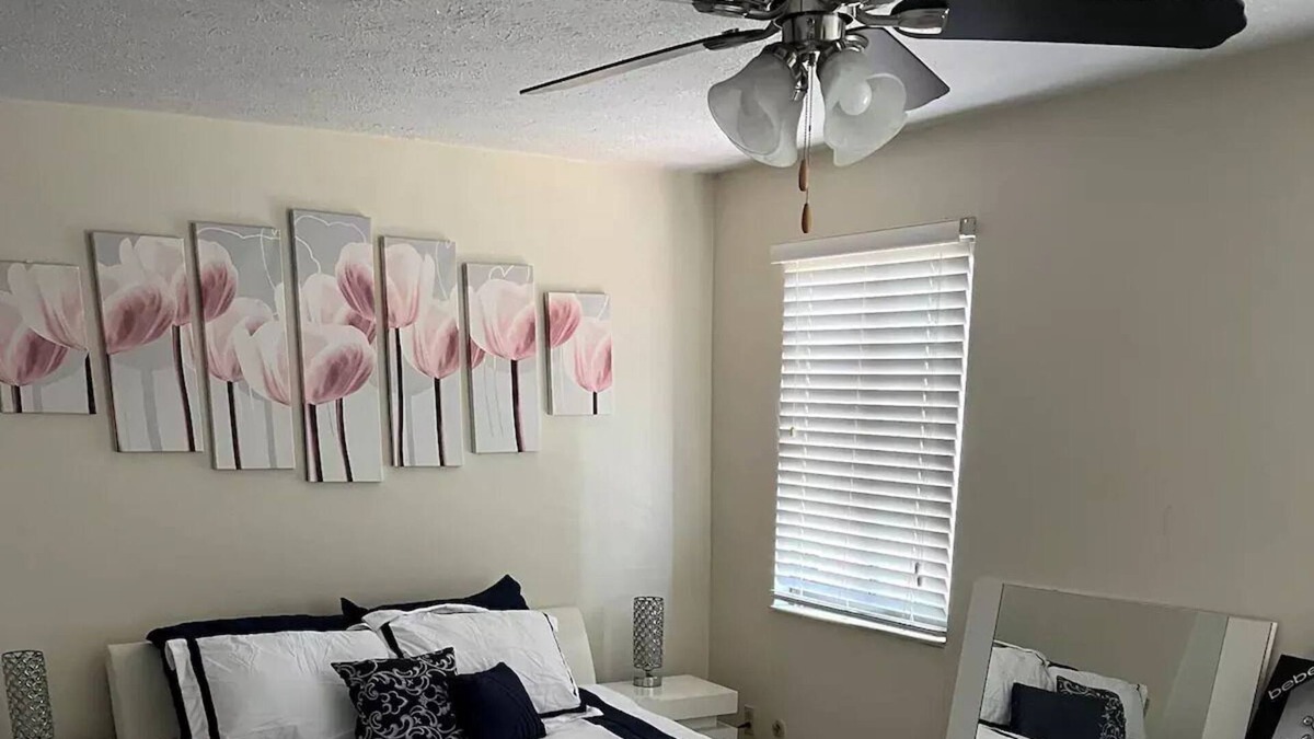 Monroeville House | Relax and Unwind!