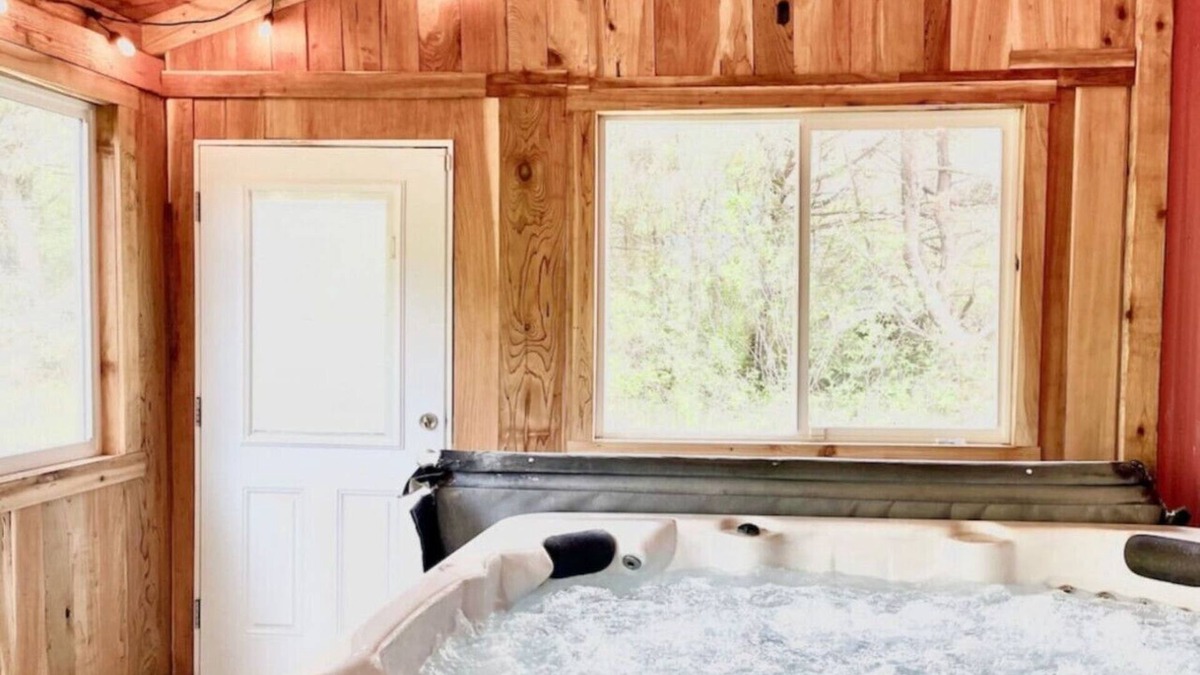 Grayland House | Relax at Beach Barn Getaway with Hot Tub - Short Walk to the Beach
