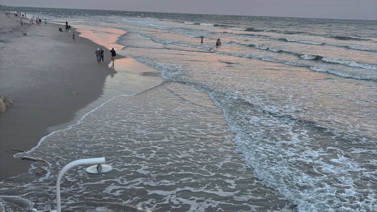 Sneads Ferry Apartment | Relax at "Ocean Pearl", our waterfront condo in North Topsail Beach