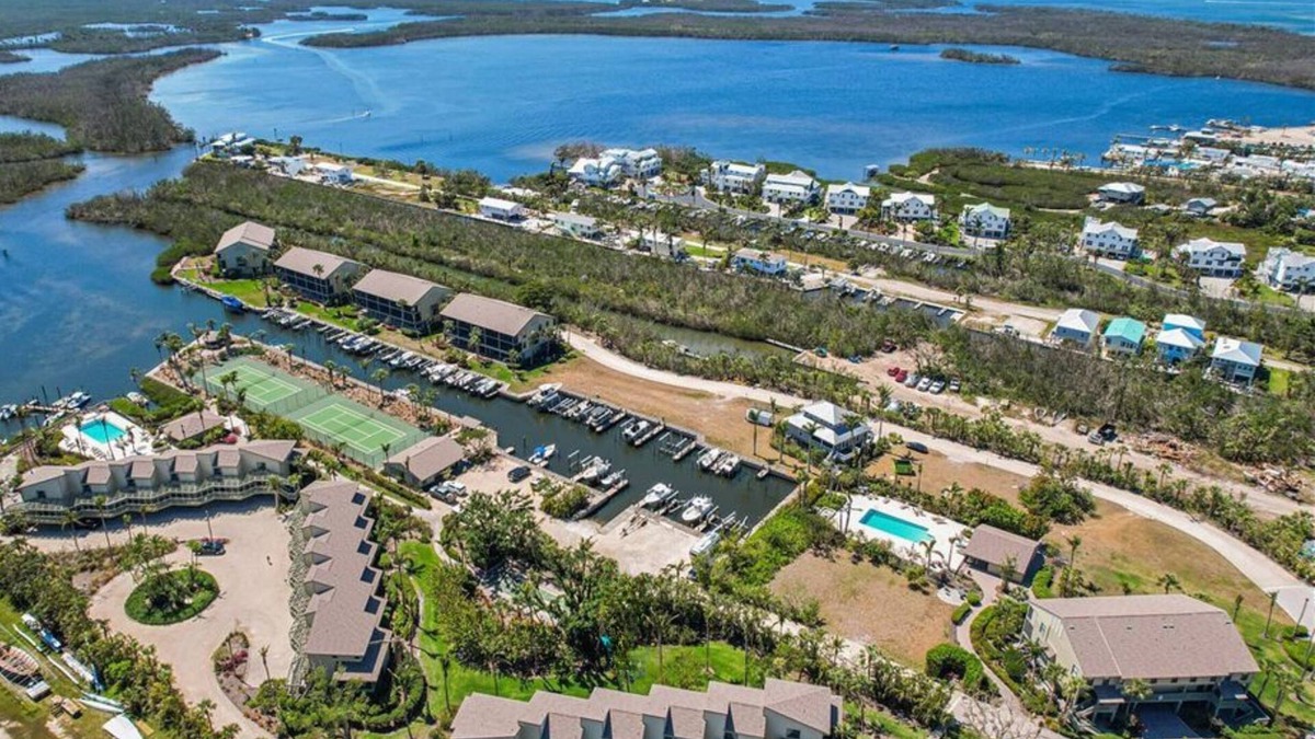 Bokeelia Condo | Relax at Pine Island, 2 bed 2.5 bath. 3 Bikes, 2 Kayaks, 2 heated pools new pier