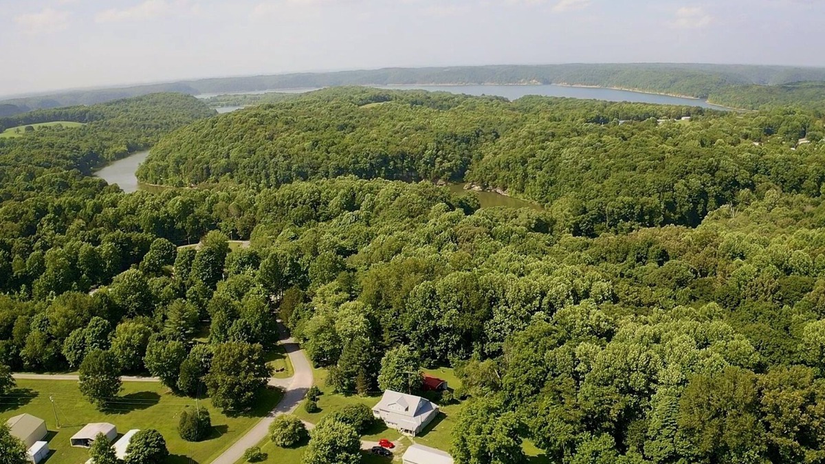 Cane Valley Other | Relax at the lakehouse-1/4 mile to the boat ramp!