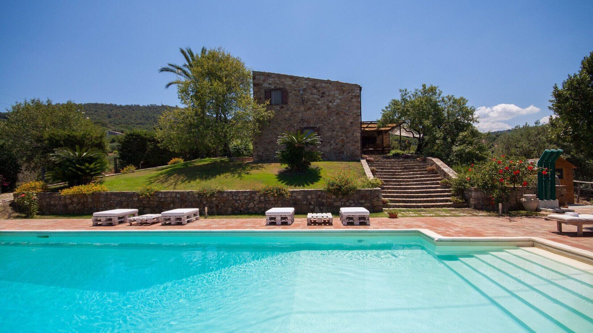 Sant'Ambrogio Villa | Relax at the Swimming Pool by Wonderful Italy