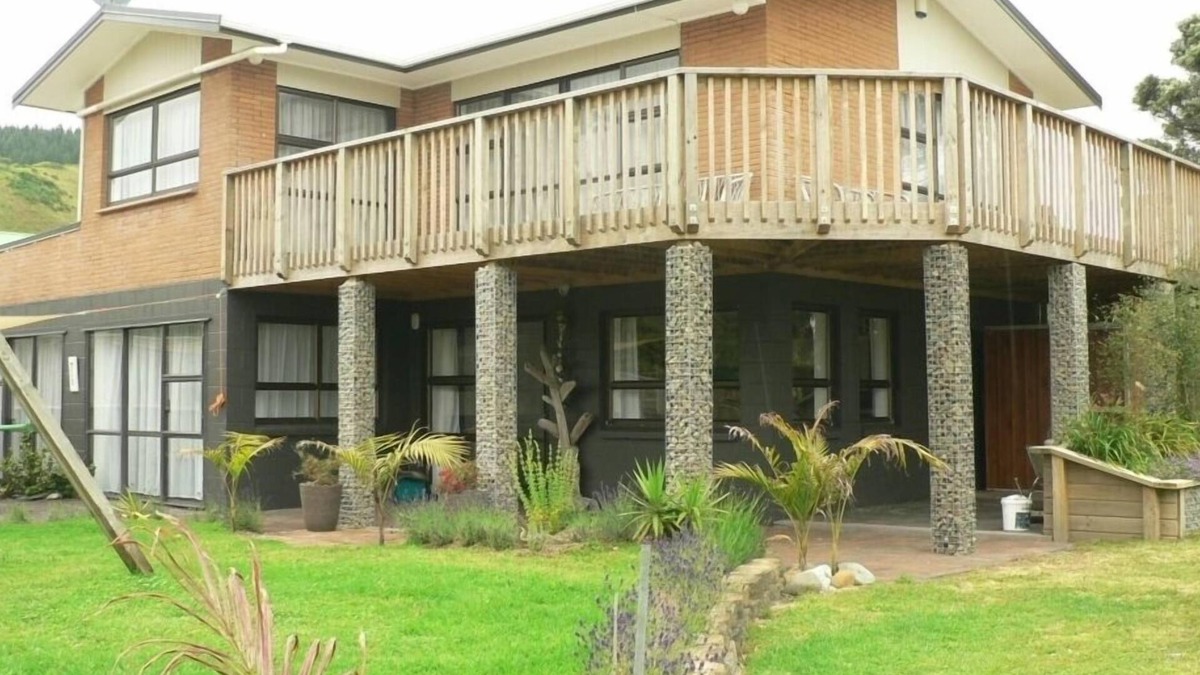 Te Akau House | Relax at the West Coast Paradise of Port Waikato