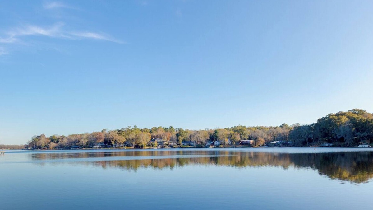 Kathleen Cottage | Relax at this newly updated, quaint LAKE HOME.