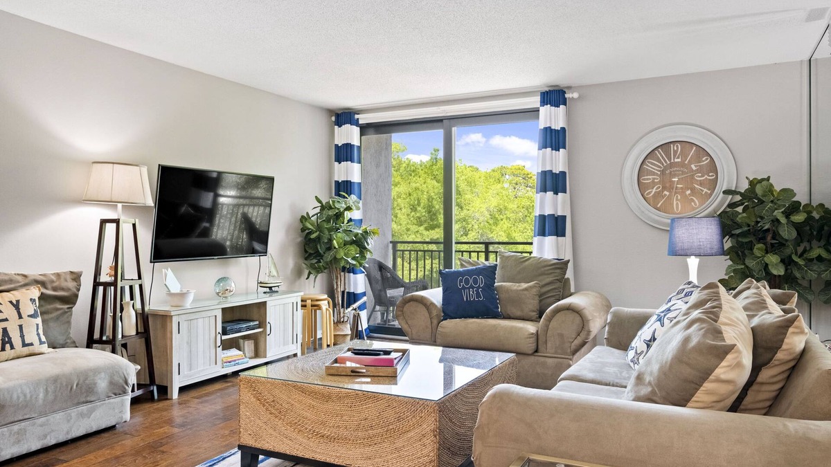 Harbour Town Condo | Relax By Pool: Harbour Town Resort Condo