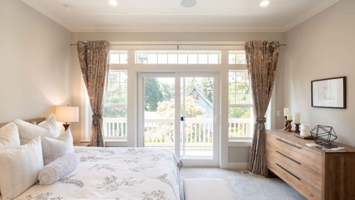 Mercer Island House | Relax by the Fire at a Luxury Mercer Island Home