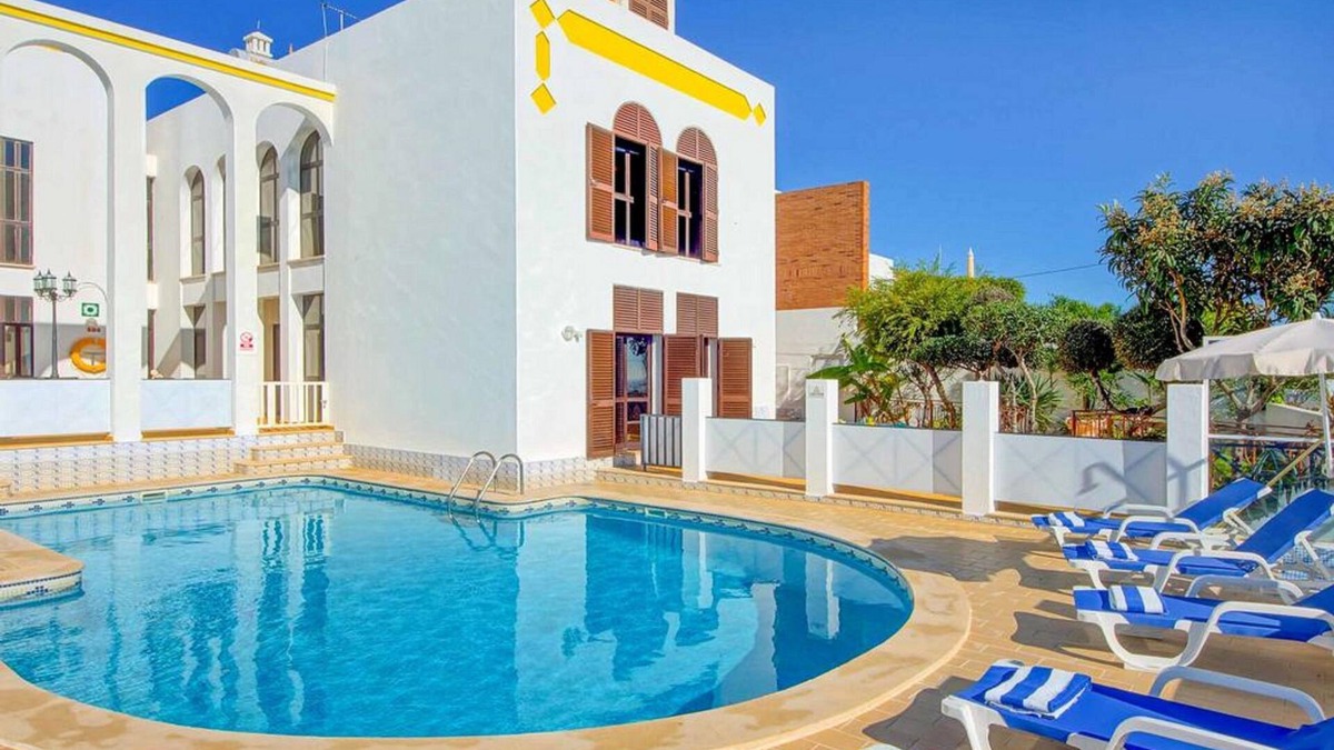 Cerro de Aguia Villa | Relax by the pool at Villa Mar, minutes from Sao Rafael’s beaches