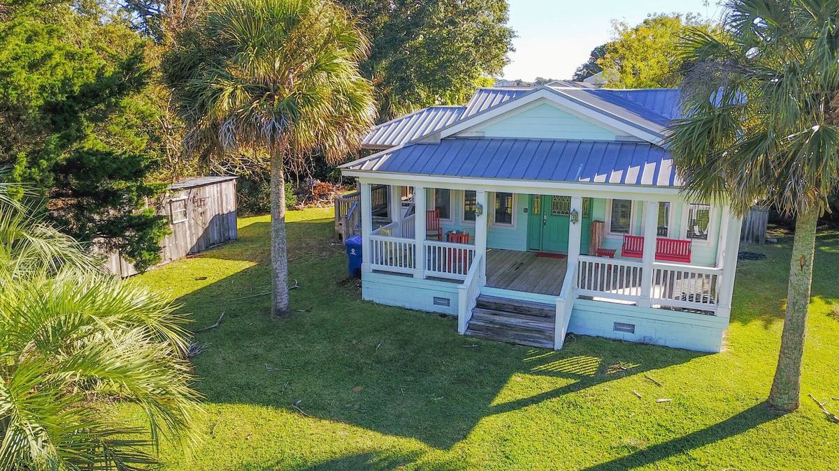 Cedar Point Cottage | Relax by the River at the Cottage at Cedar Point