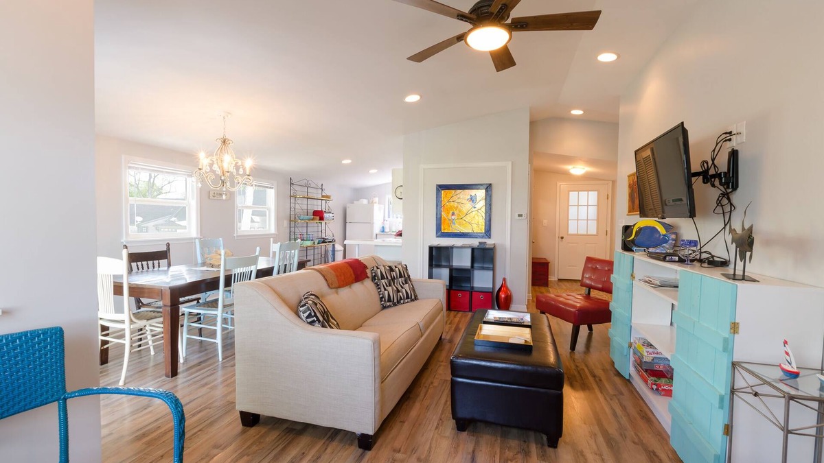 Colonial Beach Apartment | Relax & Enjoy Colonial Beach in this 2 Bedroom Apt. w/great river view, sleeps 4