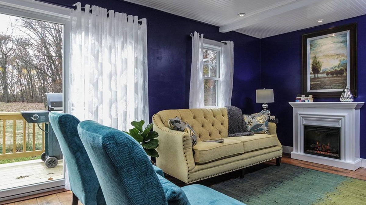 Columbia Cottage | Relax & Enjoy the quiet country setting! And bring your dog too