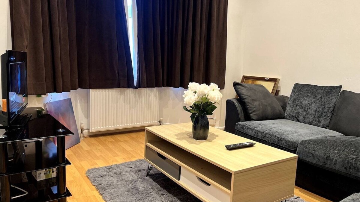 Marlborough House | Relax & Explore 3bed Home with Easy London Access