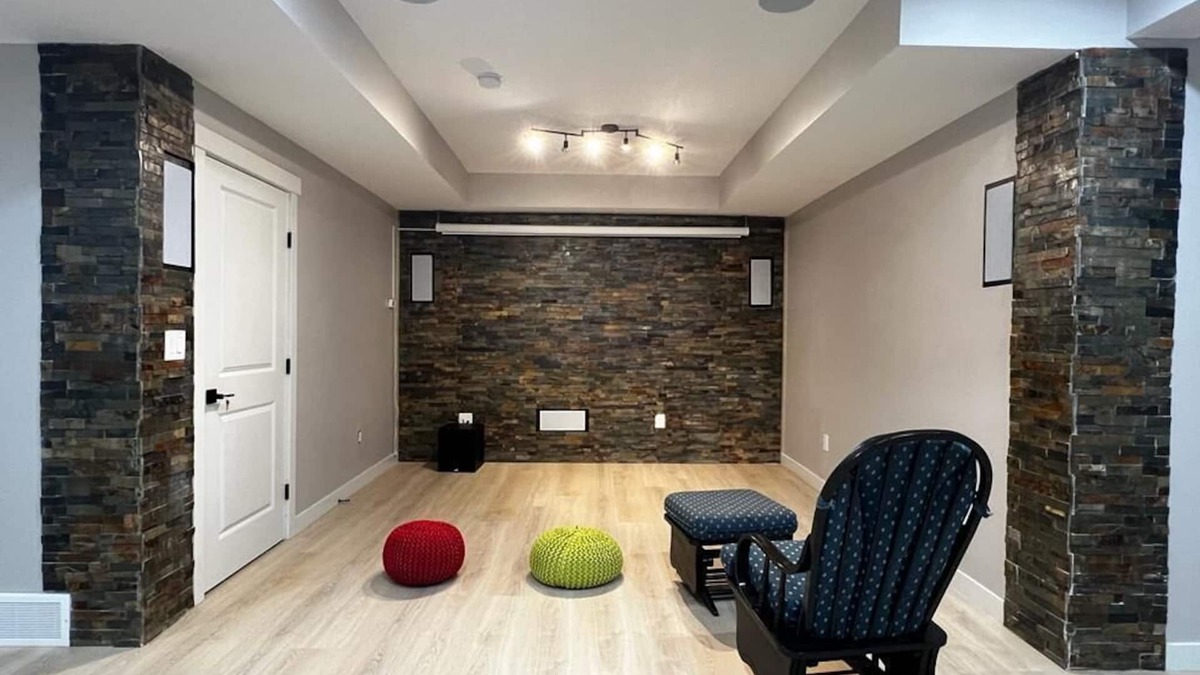 Symons Valley House | Relax, feel home: 2 Bed, Large Living & Home Theatre green home upscale neighbor