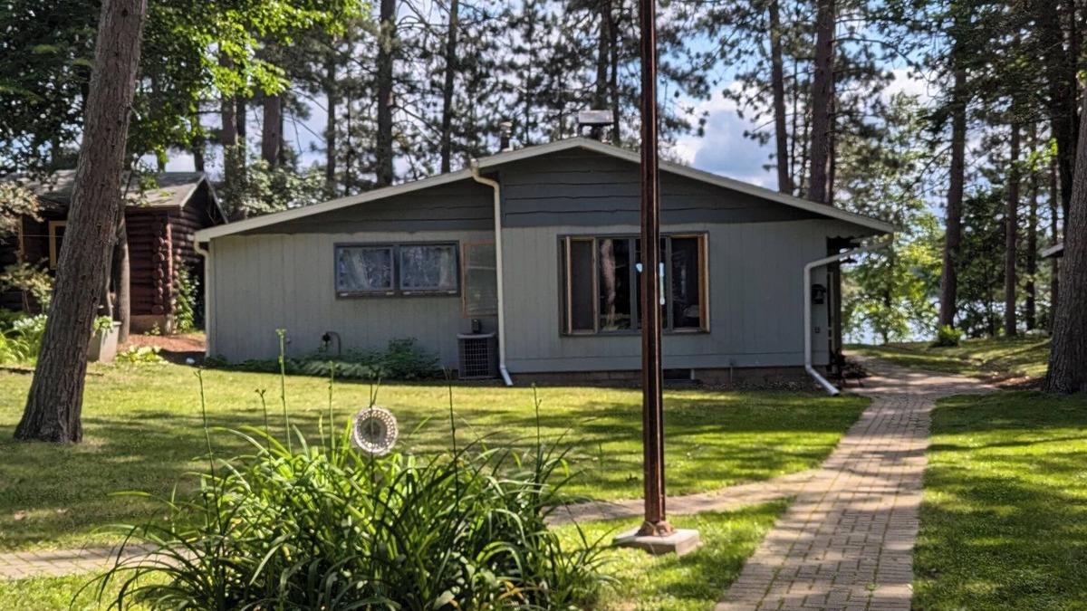 Sturgeon Lake Cabin | Relax, golf, fish & disconnect from today's fast pace living on Sand Lake