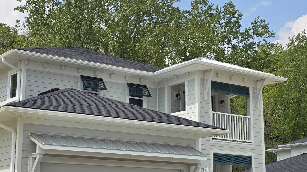 Port Stanley House | Relax house a few minutes from Port Stanley beach, with hot tub and game room