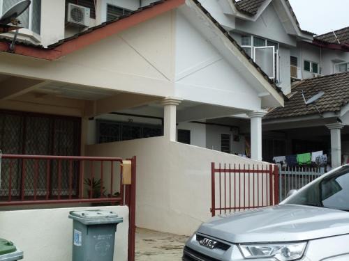 Kampung Alor Akar House | Relax House near Teluk Cempedak Kuantan