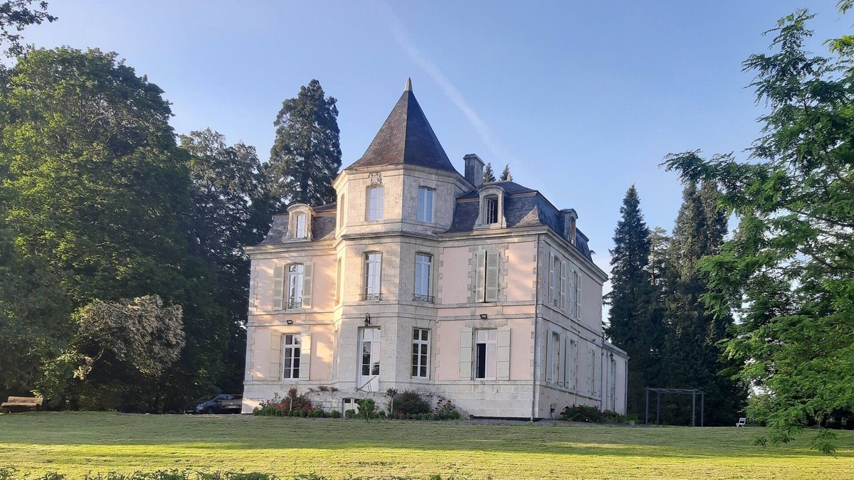 Massignac Other | Relax in a 3* castle in the heart of nature of the Haute-Charente lakes district