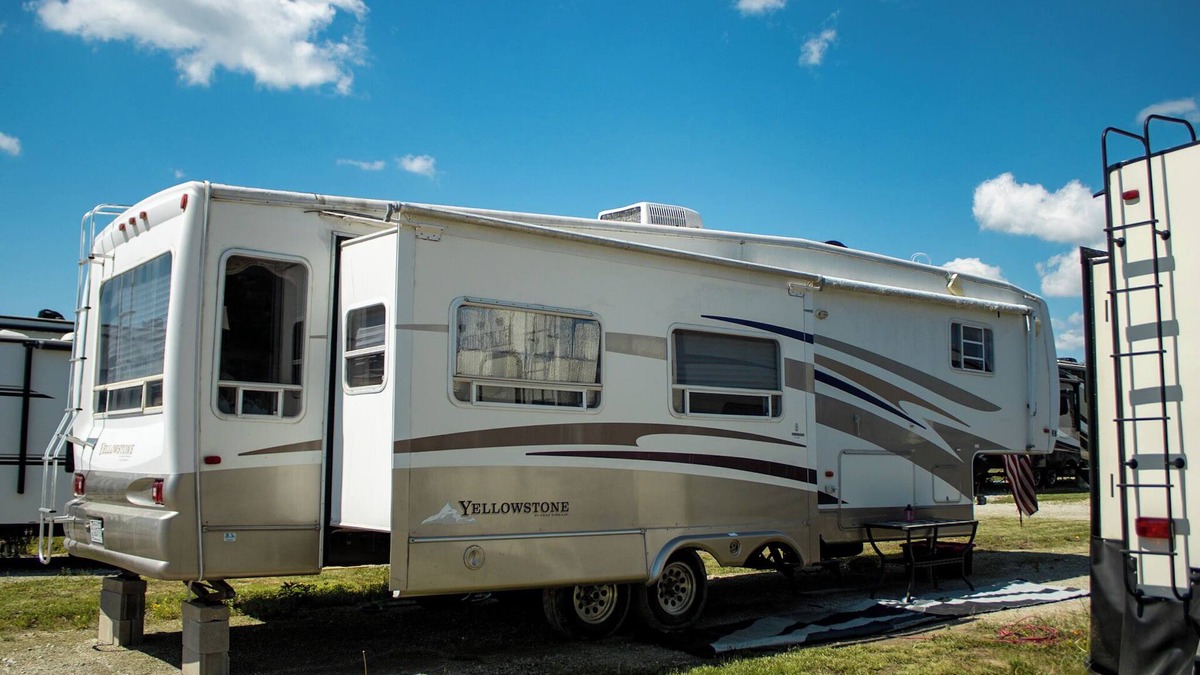 Archie House | Relax in a Fully Loaded RV Stay