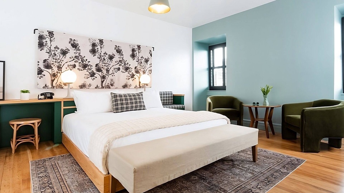 Buckman Neighborhood Apartment | Relax in a Grand King Room with Free Wi-fi, Near Powell's Books