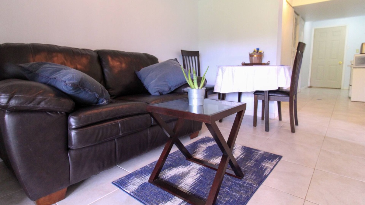 Guelph House | Relax in a natural setting in the middle of Guelph