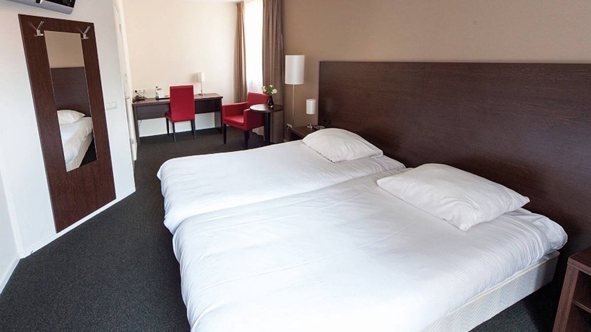 Deventer Hotel | Relax in a Non-Smoking Room with Courtyard, Garden & On-Site Bar in Deventer