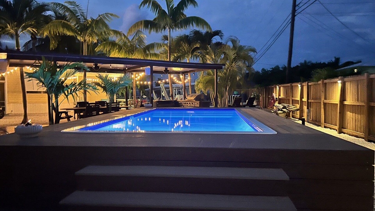 Sexton Cove Estates Cottage | Relax In a Piece Of Paradise Waterfront with Private END CanalnPet Friendly!